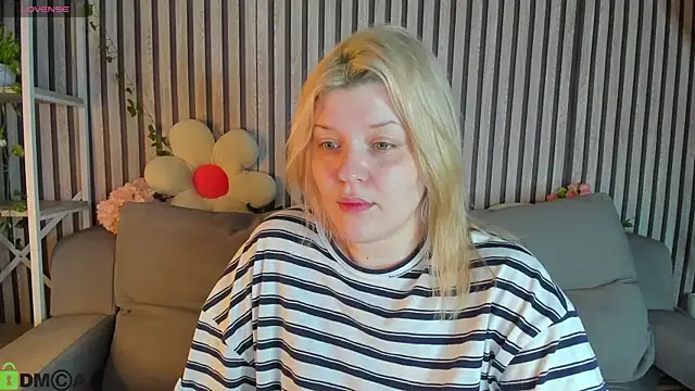 Snapshot of Michele_Greenn chatting on August 3, 2026, 1:04 am Michele Greenn online show from August 3, 2026, 1:04 am