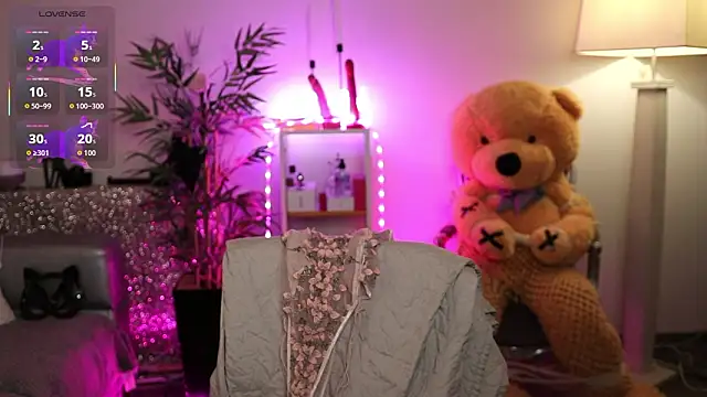 NovaHollisx online show from February 24, 2026, 4:43 am