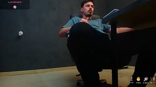 EnzoRace online show from October 28, 2025, 5:44 am