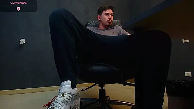 EnzoRace online show from October 30, 2025, 6:15 am