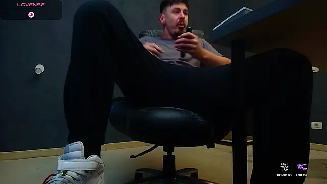 EnzoRace online show from November 13, 2025, 5:39 am