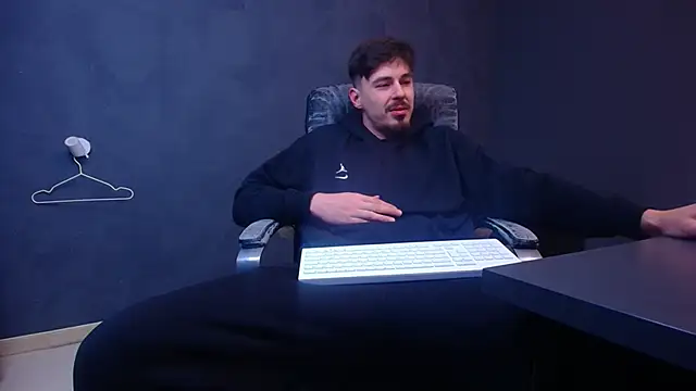 EnzoRace online show from February 5, 2026, 5:56 am