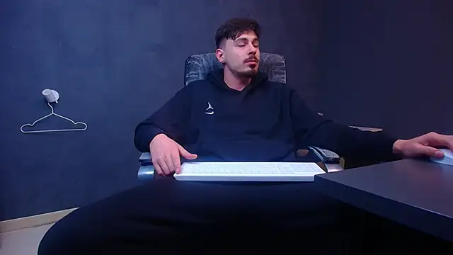 EnzoRace online show from February 6, 2026, 5:45 am