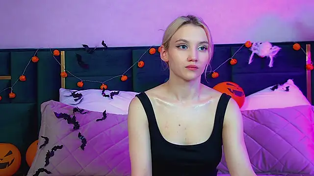 StacyEvances online show from October 24, 2025, 6:04 pm