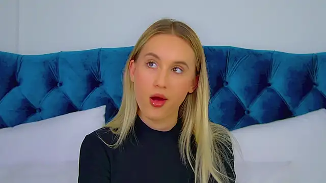 VictoriaHopsons online show from October 3, 2025, 6:38 pm