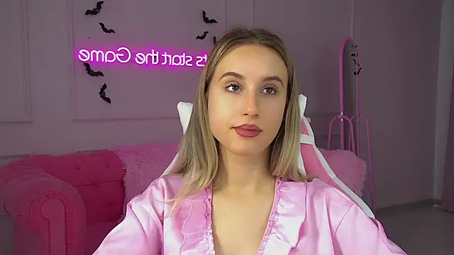 VictoriaHopsons online show from October 18, 2025, 9:10 am