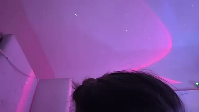Snapshot of SparklesB1tch chatting on May 1, 2026, 10:14 pm SparklesB1tch online show from May 1, 2026, 10:14 pm