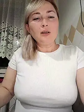 Snapshot of Xseniy chatting on October 4, 2025, 7:23 pm Xseniy online show from October 4, 2025, 7:23 pm