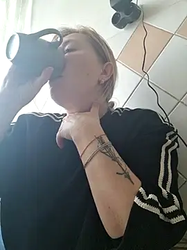 Snapshot of Xseniy chatting on October 24, 2025, 9:06 am Xseniy online show from October 24, 2025, 9:06 am