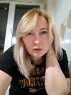 Snapshot of Xseniy chatting on November 3, 2025, 6:42 pm Xseniy online show from November 3, 2025, 6:42 pm