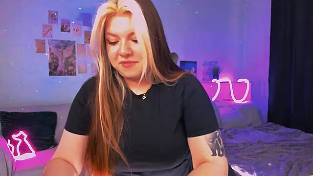 kissmywings online show from September 8, 2025, 2:49 pm