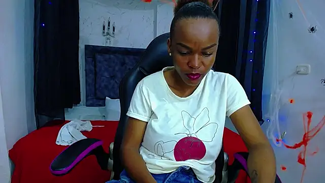 mia  thomson  online show from November 5, 2025, 12:38 pm