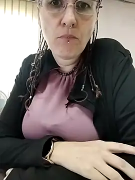 est 82 online show from October 27, 2025, 7:56 am