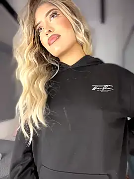 Snapshot of MystiqueXXX chatting on February 27, 2026, 1:11 pm MystiqueXXX online show from February 27, 2026, 1:11 pm