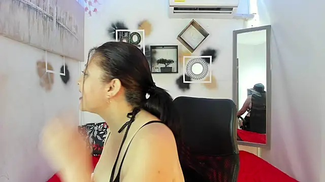 Snapshot of tatiana_sofiaa chatting on September 15, 2025, 1:33 pm tatiana sofiaa online show from September 15, 2025, 1:33 pm