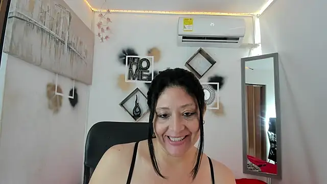 Snapshot of tatiana_sofiaa chatting on October 10, 2025, 2:05 pm tatiana sofiaa online show from October 10, 2025, 2:05 pm