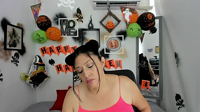 Snapshot of tatiana_sofiaa chatting on October 28, 2025, 2:20 pm tatiana sofiaa online show from October 28, 2025, 2:20 pm