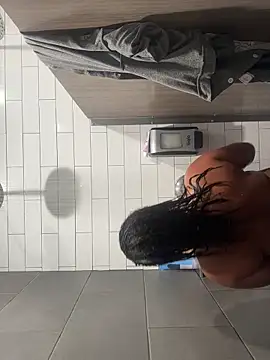 reinagotthroat online show from February 3, 2026, 12:32 pm