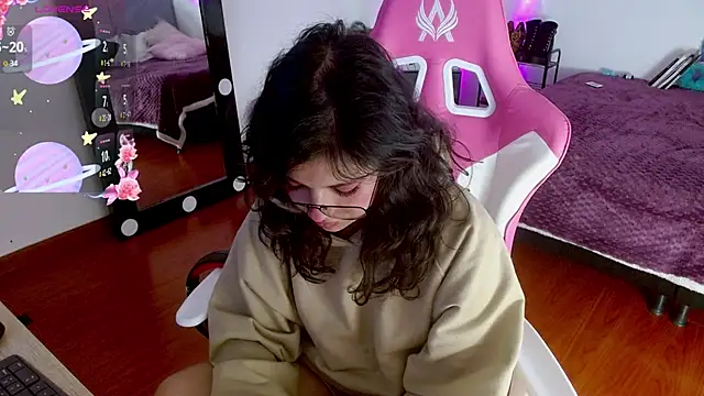 Snapshot of larah_uwu chatting on September 17, 2025, 7:26 pm larah uwu online show from September 17, 2025, 7:26 pm