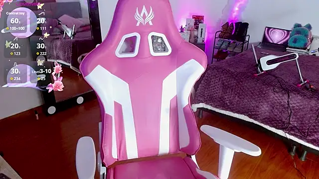 Snapshot of larah_uwu chatting on September 25, 2025, 7:50 pm larah uwu online show from September 25, 2025, 7:50 pm