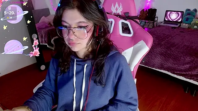 Snapshot of larah_uwu chatting on September 30, 2025, 7:41 pm larah uwu online show from September 30, 2025, 7:41 pm