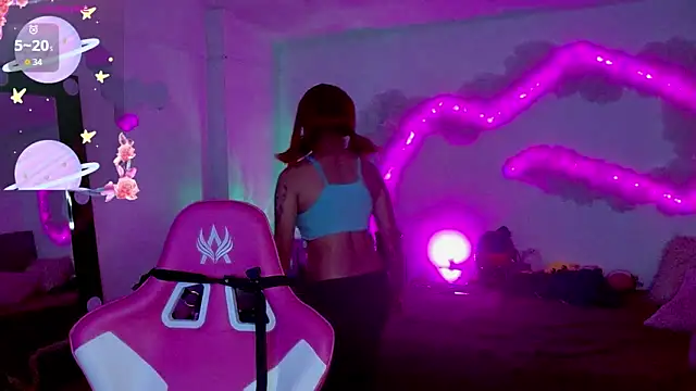 Snapshot of larah_uwu chatting on October 10, 2025, 7:46 pm larah uwu online show from October 10, 2025, 7:46 pm