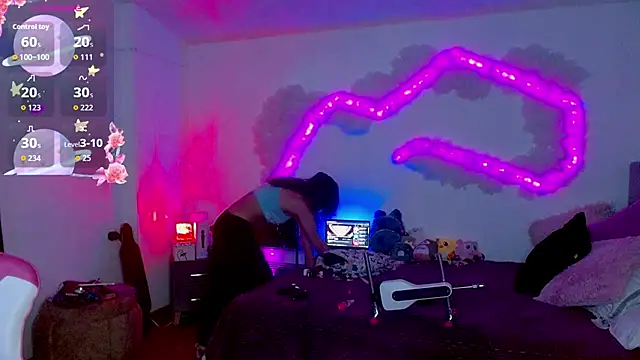 Snapshot of larah_uwu chatting on October 22, 2025, 6:40 pm larah uwu online show from October 22, 2025, 6:40 pm