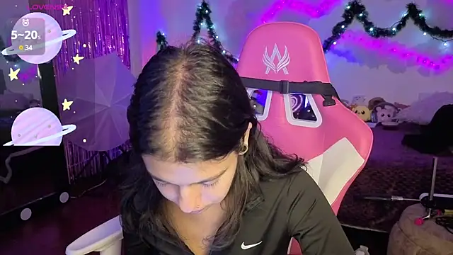 larah uwu online show from January 7, 2026, 7:16 pm