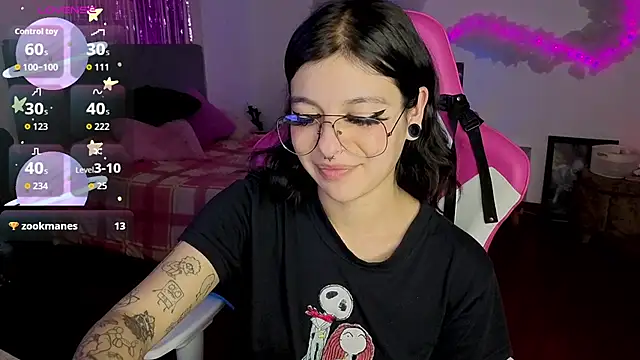 larah uwu online show from May 8, 2026, 6:24 pm