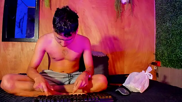 spicy adonhis online show from March 6, 2026, 1:18 pm