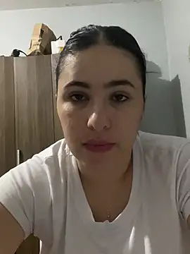Snapshot of IvettSt_ chatting on August 4, 2026, 3:21 am IvettSt online show from August 4, 2026, 3:21 am