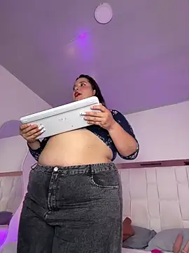 Snapshot of SamanthaDiamonds_ chatting on September 19, 2025, 6:37 am SamanthaDiamonds  online show from September 19, 2025, 6:37 am