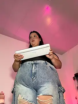 Snapshot of SamanthaDiamonds_ chatting on October 24, 2025, 12:30 am SamanthaDiamonds  online show from October 24, 2025, 12:30 am