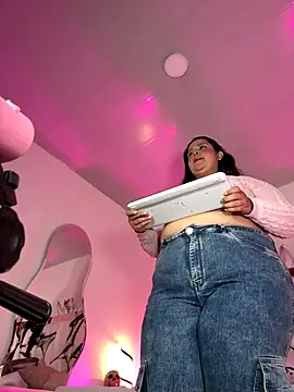 Snapshot of SamanthaDiamonds_ chatting on October 25, 2025, 12:29 am SamanthaDiamonds  online show from October 25, 2025, 12:29 am