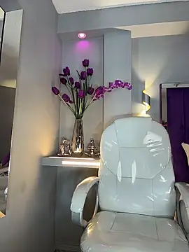 mia everly online show from March 30, 2026, 1:06 am