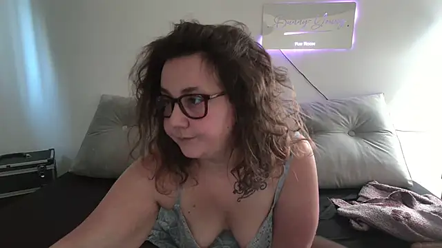 curvybunnyyoung online show from March 18, 2026, 11:46 am