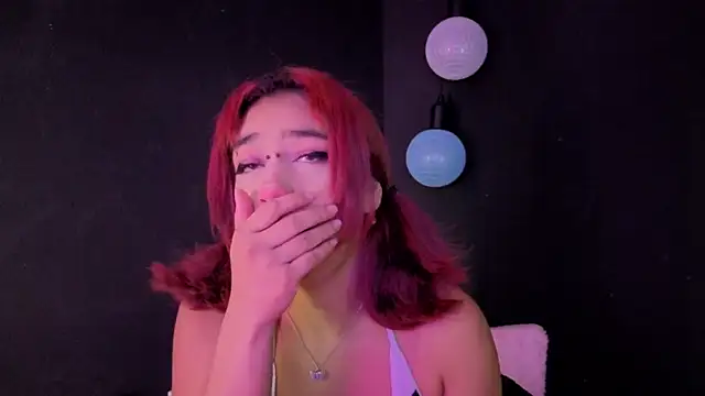 zoelight18 online show from September 22, 2025, 5:20 am