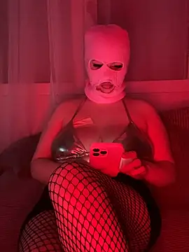 emiliafrancaise online show from March 5, 2026, 9:22 pm