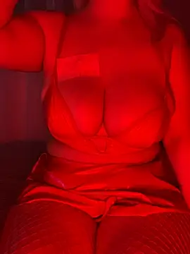 emiliafrancaise online show from March 9, 2026, 9:08 pm