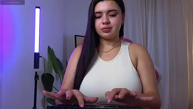 courtneyk  online show from October 16, 2025, 2:51 pm