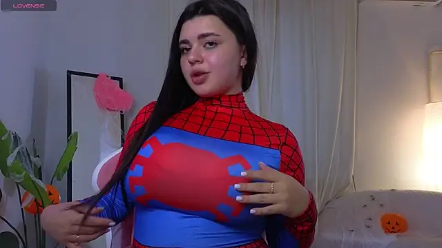 courtneyk  online show from October 31, 2025, 1:34 pm