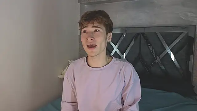  DantFox  online show from December 18, 2025, 1:33 am