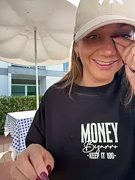 Ninabigtitied online show from April 12, 2026, 12:43 pm