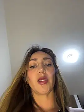 Ninabigtitied online show from May 10, 2026, 3:44 am