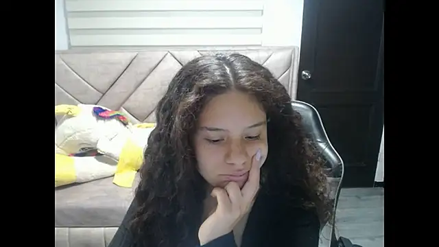 Snapshot of Velvet_Moon_V chatting on October 17, 2025, 1:03 pm Velvet Moon V online show from October 17, 2025, 1:03 pm