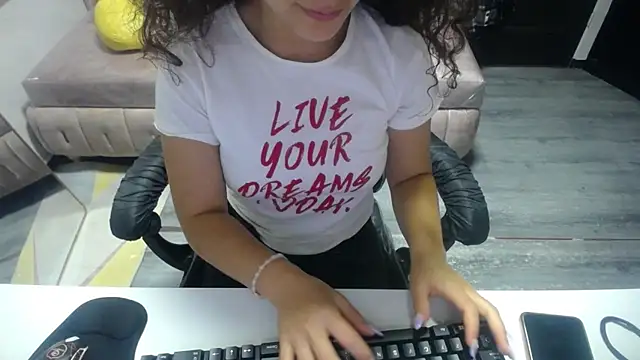 Snapshot of Velvet_Moon_V chatting on October 18, 2025, 1:12 pm Velvet Moon V online show from October 18, 2025, 1:12 pm