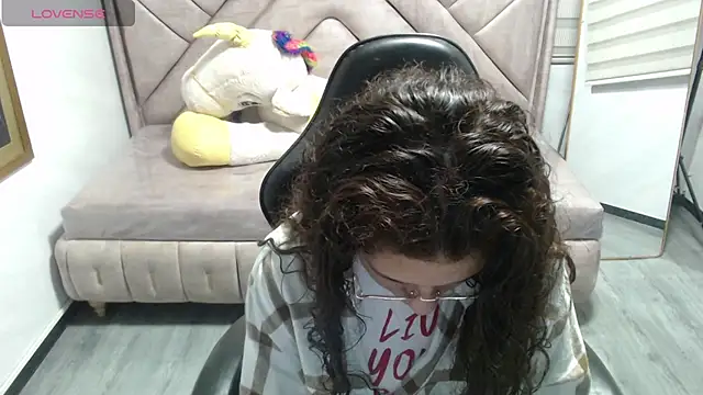 Velvet Moon V online show from December 17, 2025, 1:17 pm