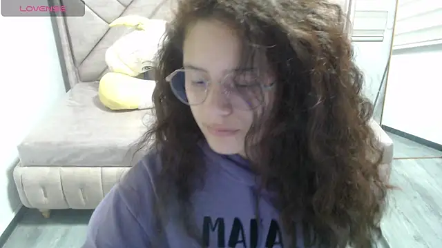 Velvet Moon V online show from January 8, 2026, 1:13 pm