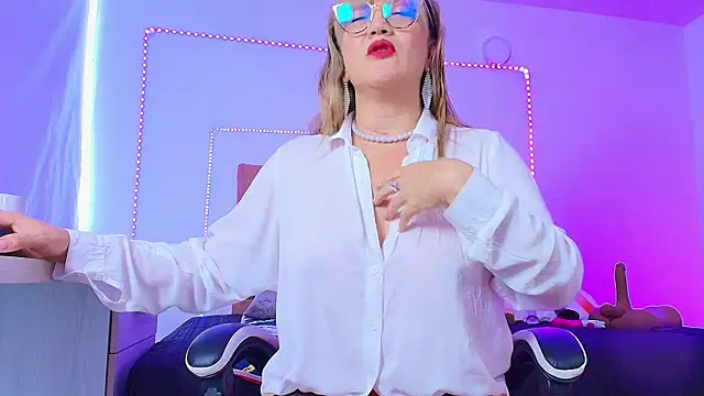 naomi diamond  online show from June 16, 2026, 11:35 am