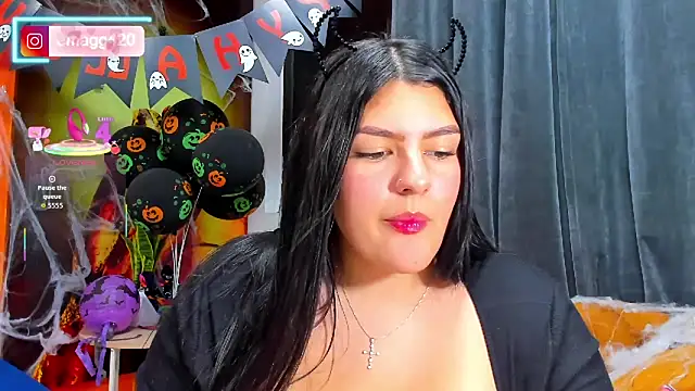 Snapshot of ema_grey chatting on October 30, 2025, 7:03 pm ema grey online show from October 30, 2025, 7:03 pm